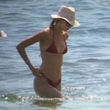 Mandy Bork en bikini à Saint-Tropez