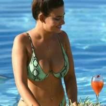 Megan Barton en bikini en Italie