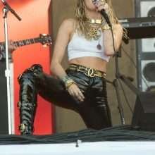 On voit les seins de Miley Cyrus au Festival de Glastonbury