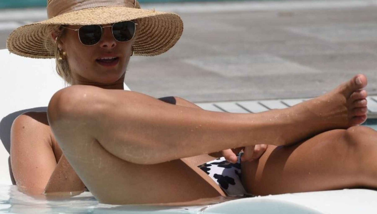 Natalie Roser en bikini à Miami Beach