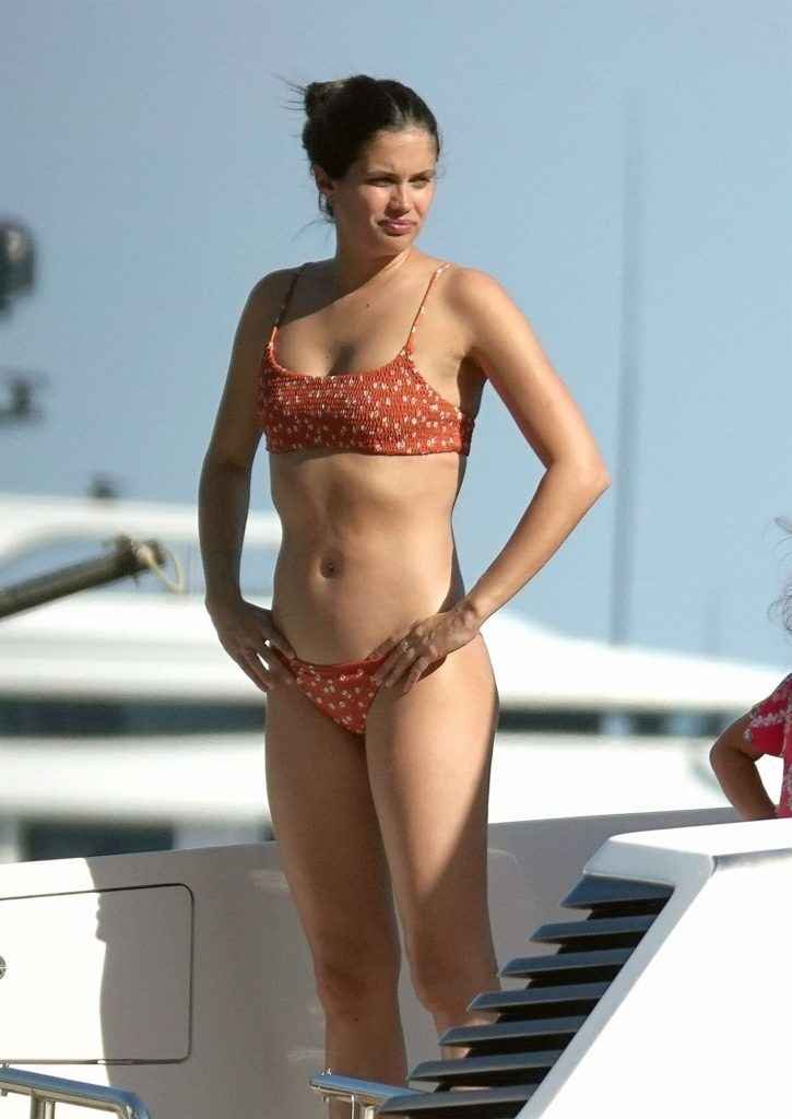 Sara Sampaio en bikini à Capri