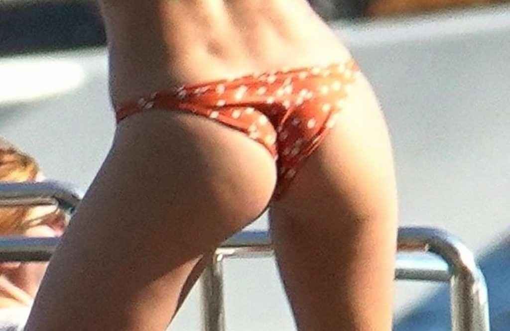 Sara Sampaio en bikini à Capri