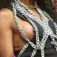 oups ! Sinitta exhibe un sein nu en concert à Londres