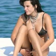 Bella Thorne toujours en bikini en Sardaigne