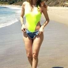 Blanca Blanco les fesses à l'air sur une plage de Malibu