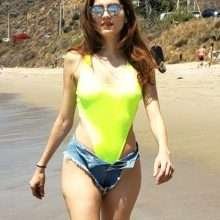 Blanca Blanco les fesses à l'air sur une plage de Malibu