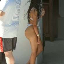 Camila Cabello en maillot de bain les fesses à l'air