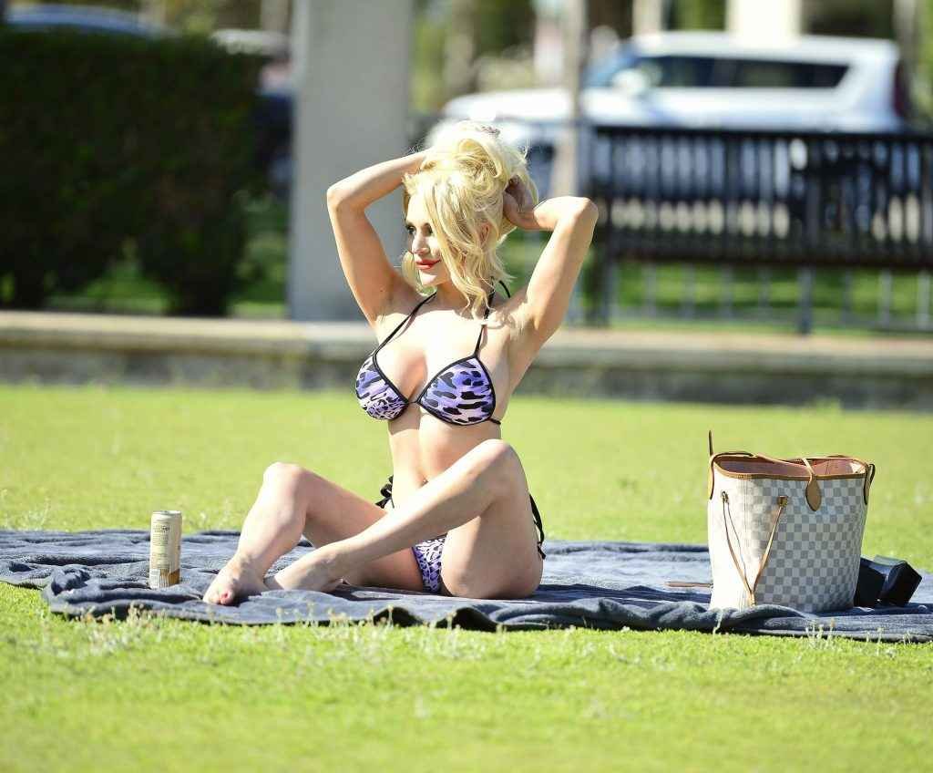 Courtney Stodden prend la pose en bikini
