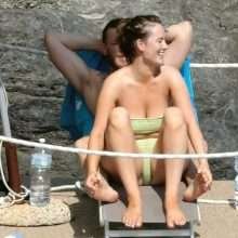 Dee Devlin en bikini en Italie