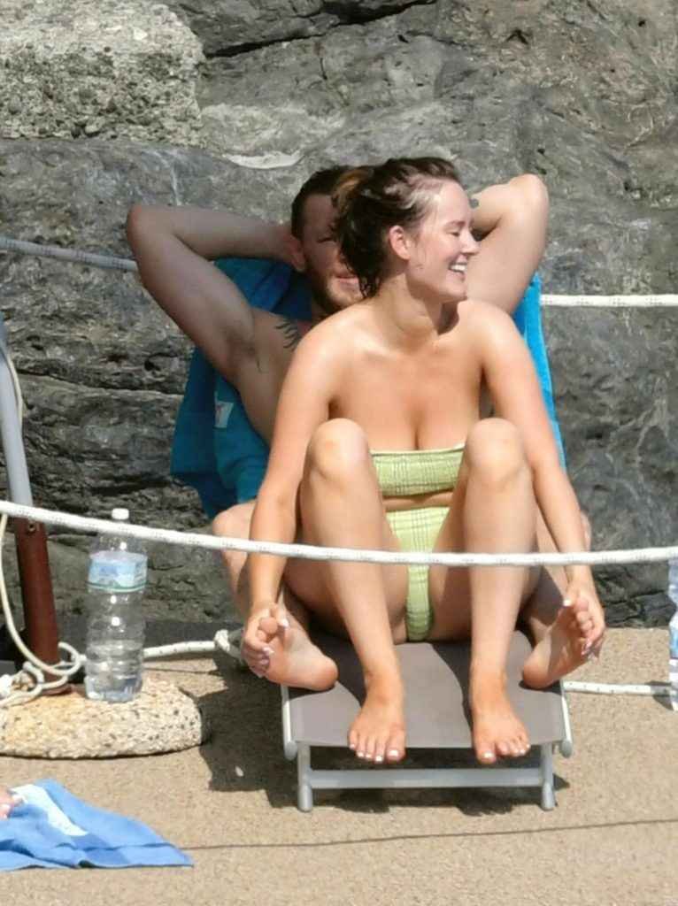 Dee Devlin en bikini en Italie