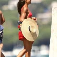 Emma Thynn en bikini à Saint-Tropez