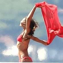 Emma Thynn en bikini à Saint-Tropez