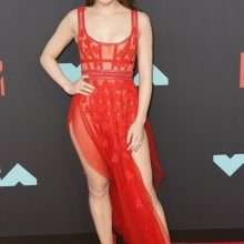 Hailee Steinfeld dans une robe sexy aux MTV VMA