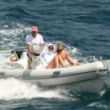 Heidi Klum, bikini et seins nus sur un yacht à Capri