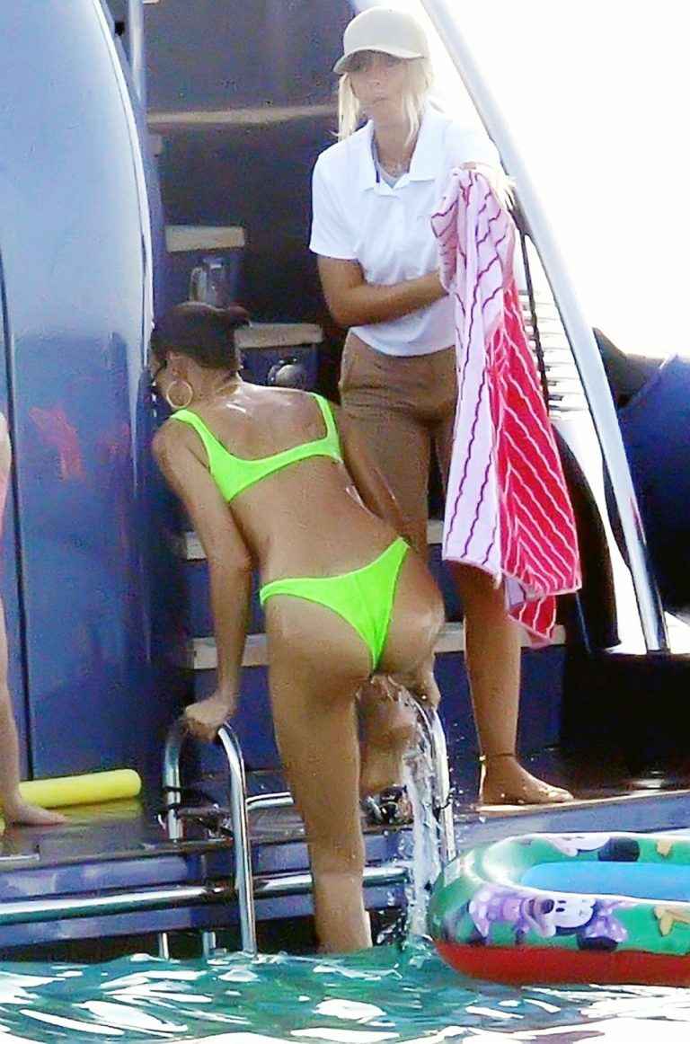 Irina Shayk en bikini à Ibiza