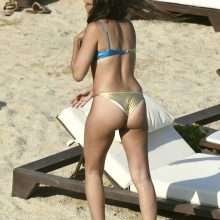 Isabel Pakzad en bikini à Mykonos