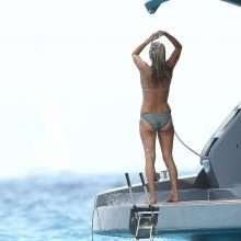 Kate Moss en bikini à Saint-Tropez