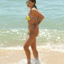 Kayleigh Moris en bikini à Ibiza