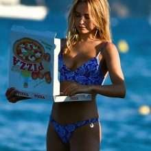 Kimberley Garner en bikini à Saint-Tropez