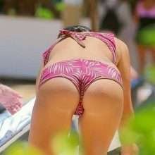 Lea Michele exhibe son joli petit cul dans un bikini à Hawaii