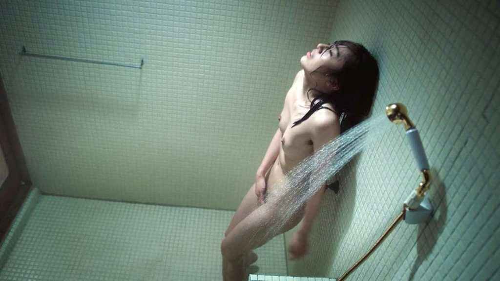 Misato Morita nue