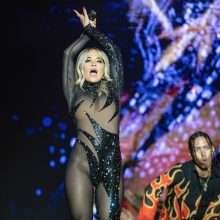 Rita Ora sexy au Festival de Zambujeira do Mar