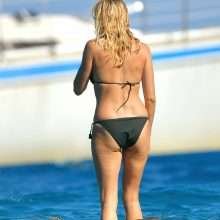 Sienna Miller en bikini à Saint-Tropez