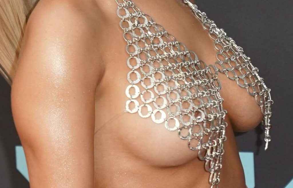 Veronica Vega seins nus aux MTV VMA, la suite