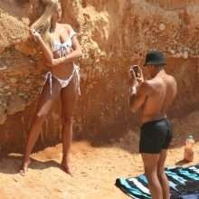 Arabella Chi en bikini à Ibiza