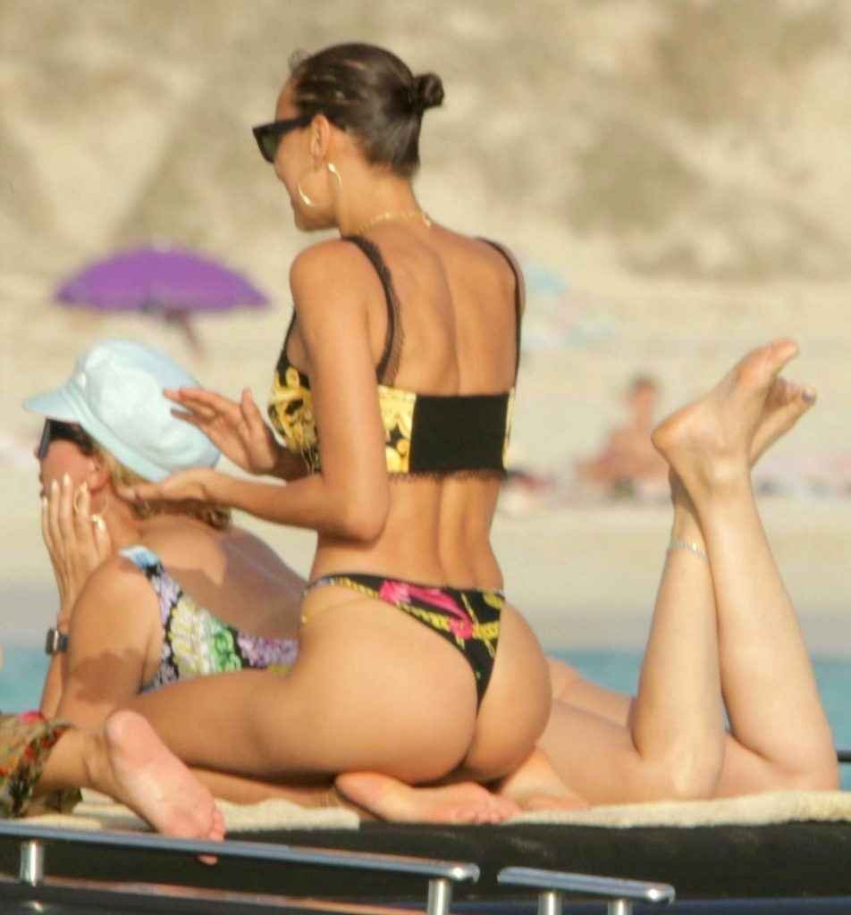 Irina Shayk en bikini à Formentera