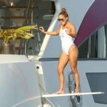 Jennifer Lopez en maillot de bain à Saint-Tropez