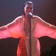 Jessie J sans soutien-gorge en concert à Los Angeles
