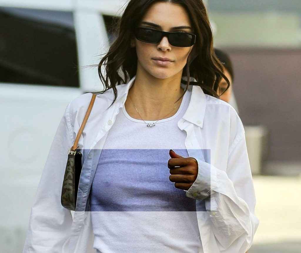 Kendall Jenner se balade sans soutien-gorge à Los Angeles