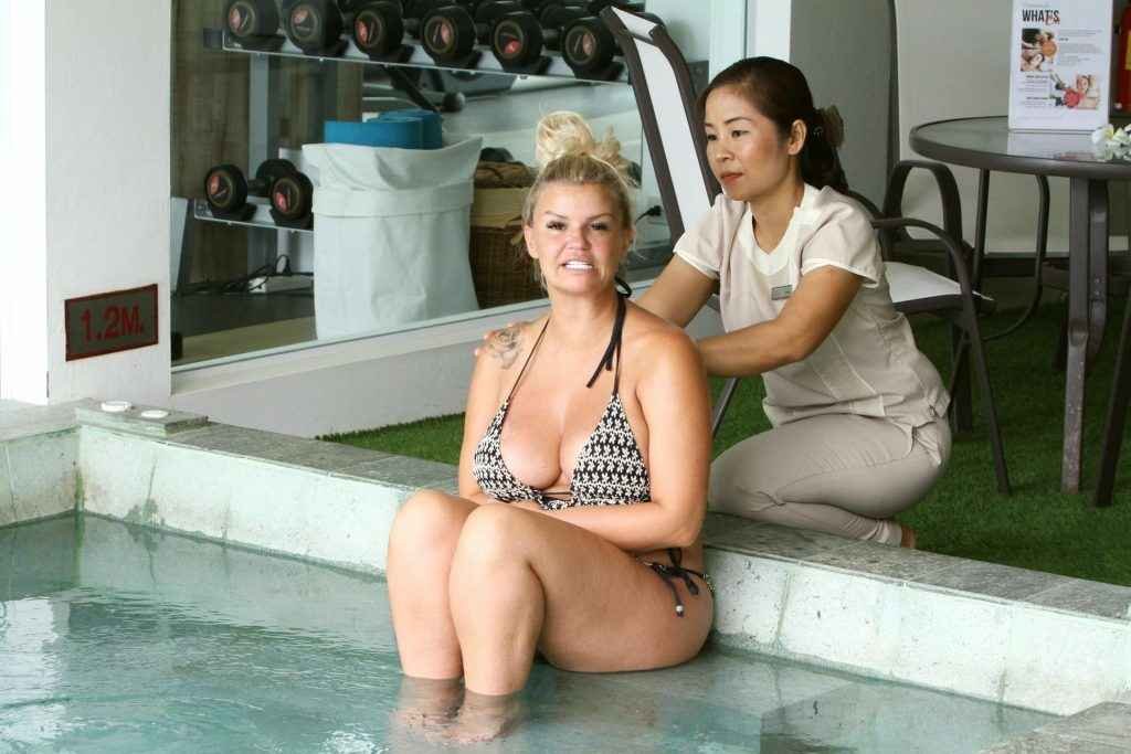 Kerry Katona en mailot de bain en Thaïlande