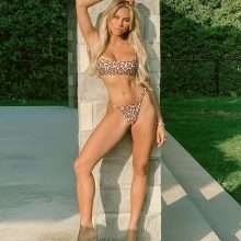 Khloe Terae pose en bikini