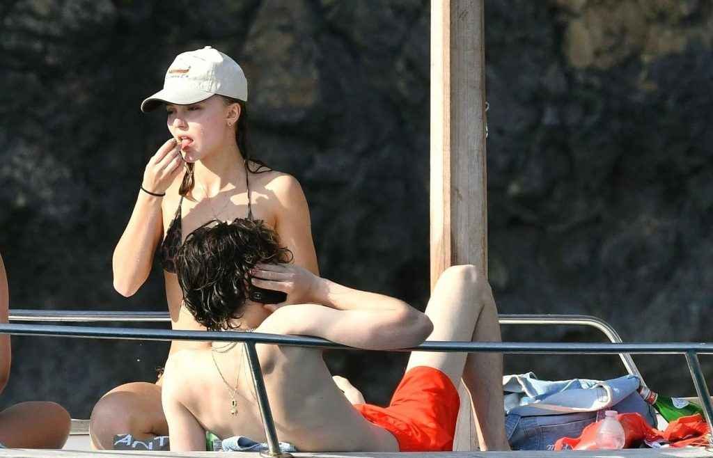 Lily-Rose Depp en bikini en Italie