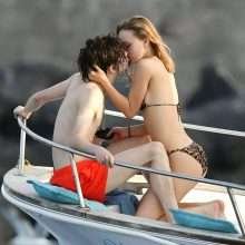 Lily-Rose Depp en bikini en Italie