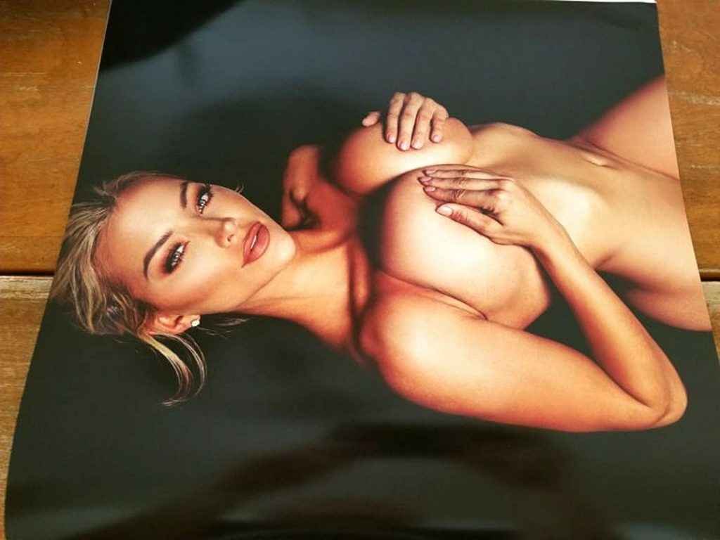 Lindsey Pelas nue et sexy