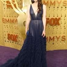Marin Hinkle ouvre le décolleté aux Emmy Awards