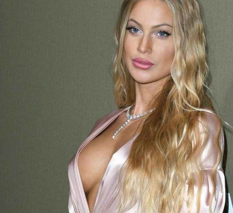 Taylor Mega exhibe son décolleté au gala amfAR