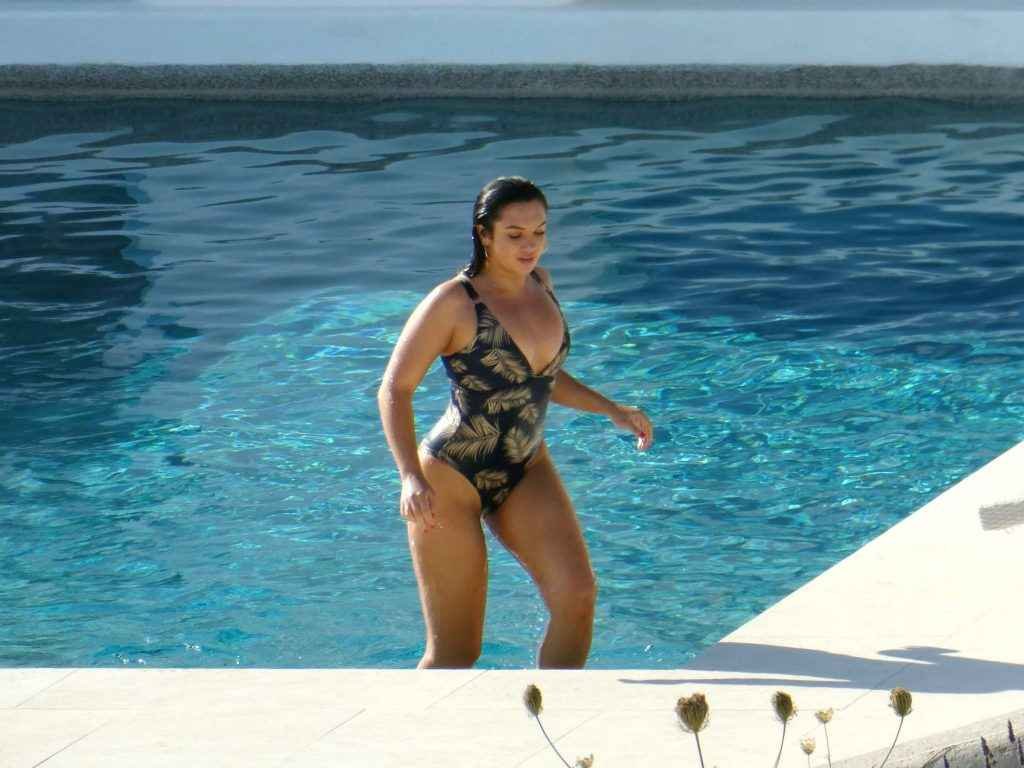 Alexandra Cane en maillot de bain à Mykonos