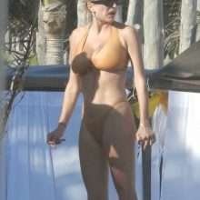 Caroline Vreeland dans un bikini transparent