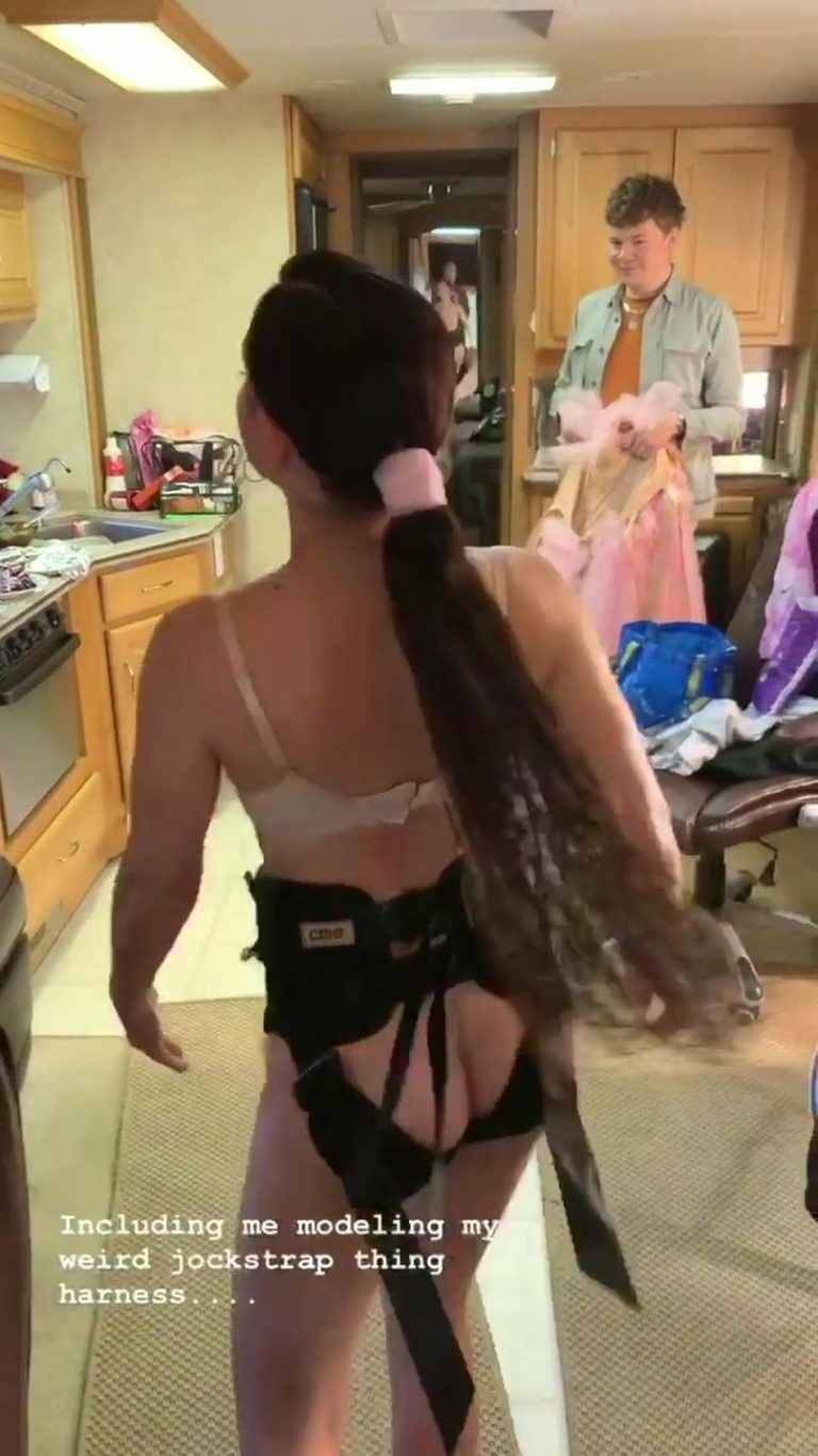 Charli XCX exhie ses fesses sur Instagram !