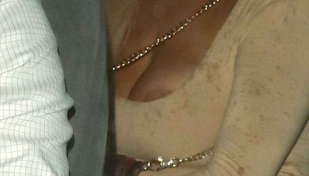 Oups, Chloe Ferry exhibe un sein nu à cause de sa tenue super moulante