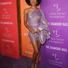Ebonee Davis exhibe ses seins au 5eme Diamond Ball