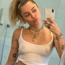 Miley Cyrus exhibe ses seins sur Instagram