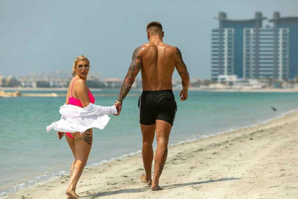 Olivia Buckland en bikini à Dubaï
