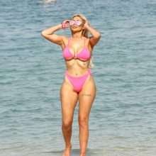 Chloe Ferry en bikini aux Émirats