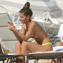 Covi Riva bronze seins nus à Miami