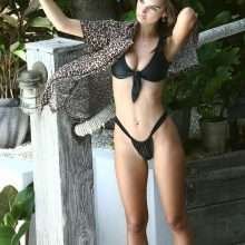 Oups ! Emily Ratajkowski dans un bikini carrément trop petit